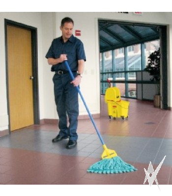 Rubbermaid grindų valymo įrankių komplektavimas